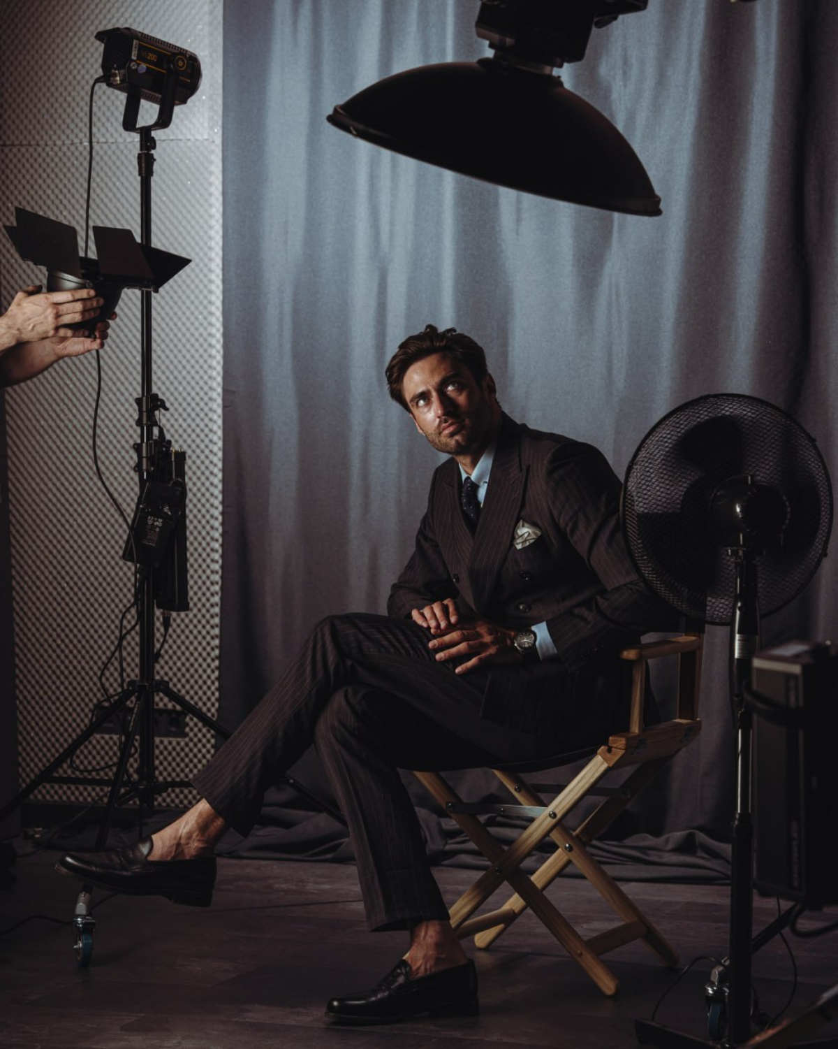 #Бизнеспортрет
Деловой, имеджевый, для резюме, портфолио и публикаций. Серьёзный и не очень. Придумаю концепцию, Помогу выбрать образ, студию. Расскажу про позирование | Сетка — социальная сеть от hh.ru