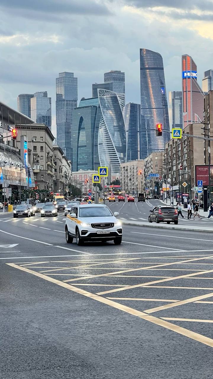 🗣️Бесплатная пешеходная экскурсия по Москва-Сити
12 октября в 11:00
В ходе экскурсии вы узнаете:
🌟Что располагалось на месте современных небоскребов «Москва-Сити» до их строительства
🌟Сколько стоит в ... | Сетка — социальная сеть от hh.ru
