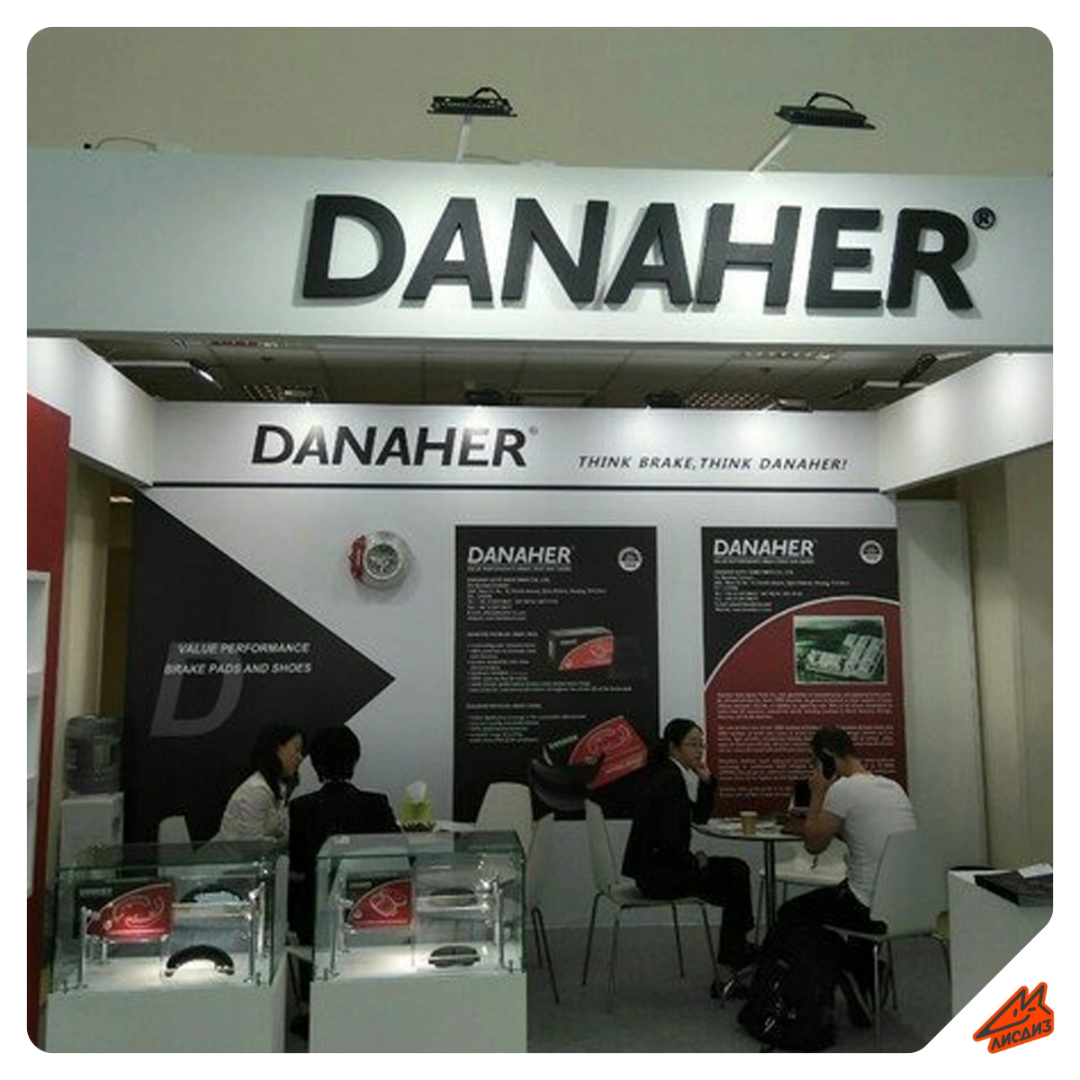 Нейминг на грани или задумка? 😅  
Сегодня пятница, поэтому просто немного юмора из нейминга | Сетка — социальная сеть от hh.ru