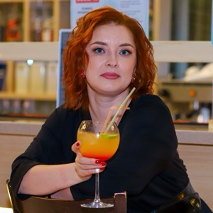 Лариса Лежнина