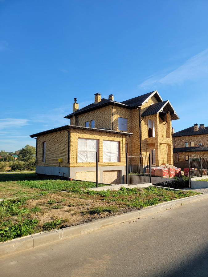 🌟 Ваш новый дом мечты "Веллингтон" у реки Десна!  
🏡 Площадь дома: 4 этажа 599,5 м²
+ мансарда 100м²
📐 Площадь участка: 20 соток
💰 100 000 000руб | Сетка — социальная сеть от hh.ru