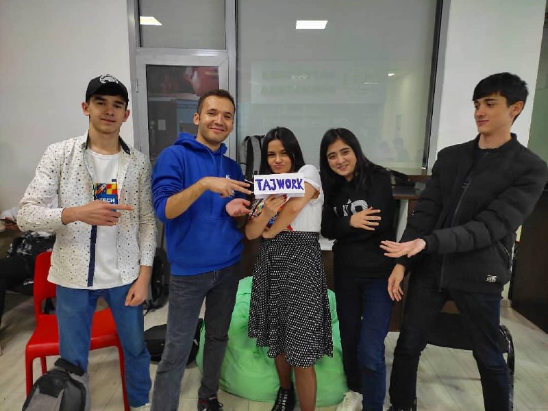 В ноябре 2021 года я впервые участвовал в хакатоне от Ilmhona, разрабатывая с крутой командой проект vazifa.tj (на тот момент tajwork) | Сетка — социальная сеть от hh.ru