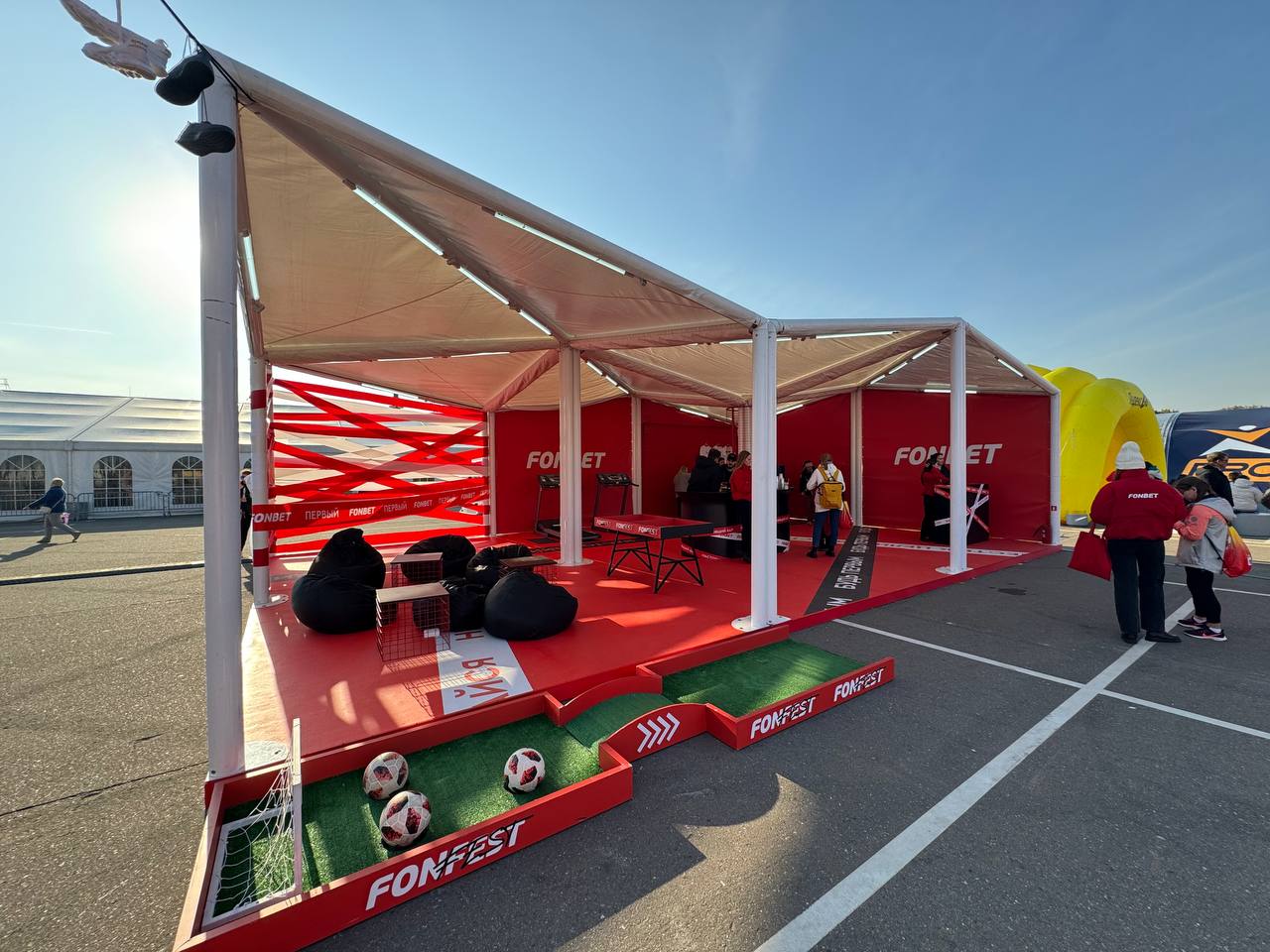 Пока марафонцы добегают Московский Марафон, пробежимся по большому маркету, или как говорят у нас бегуны - экспо | Сетка — социальная сеть от hh.ru