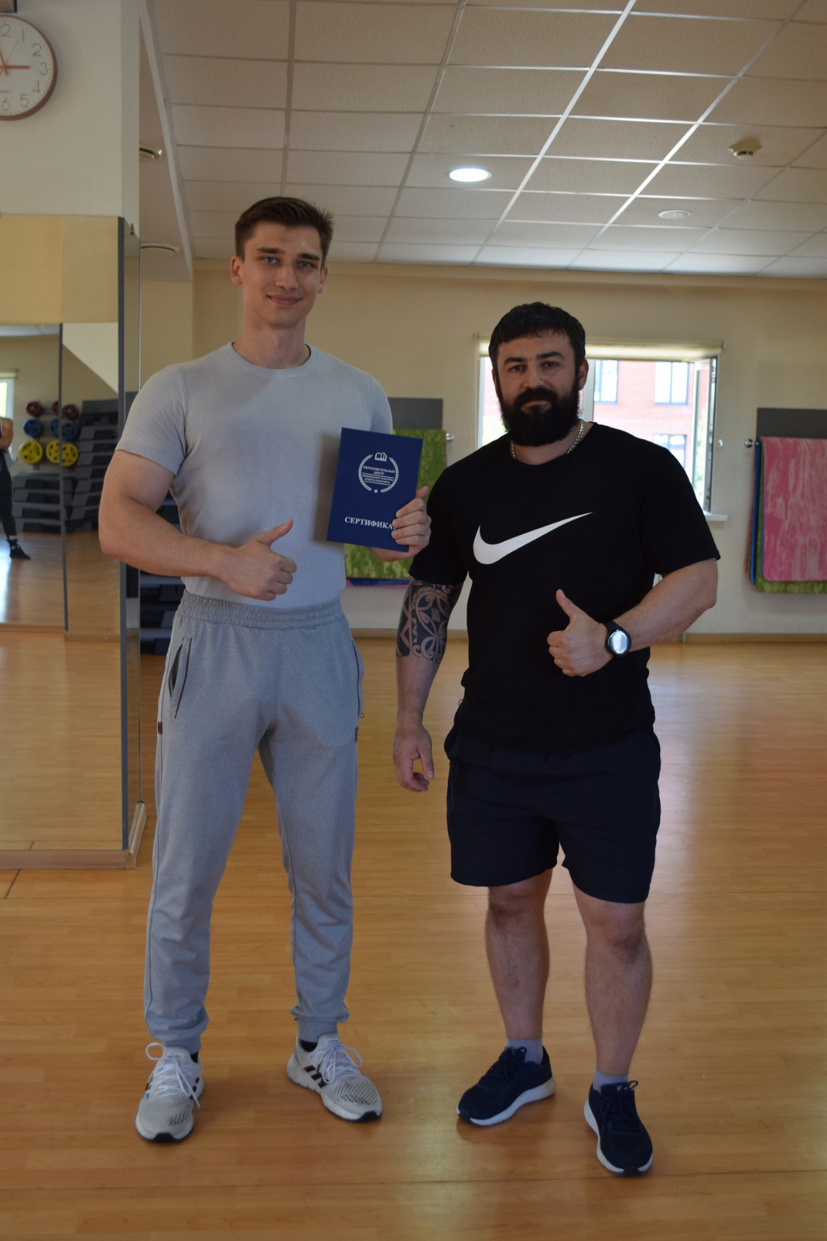 Всем привет 👋
Работаю в сфере юриспруденции, но недавно получил диплом по программе "Персональный тренер". Люблю железо, занимаюсь больше 10 лет, развиваюсь в данном хобби, так сказать | Сетка — социальная сеть от hh.ru