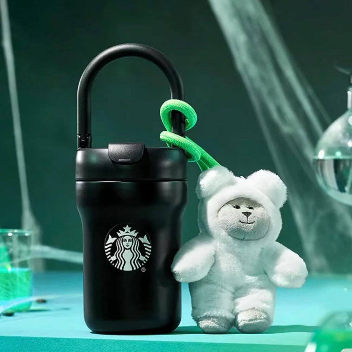Starbucks выпустил жуткую коллекцию с мумиями к предстоящему Хэллоуину.
Stars Coffee, удиви нас | Сетка — социальная сеть от hh.ru