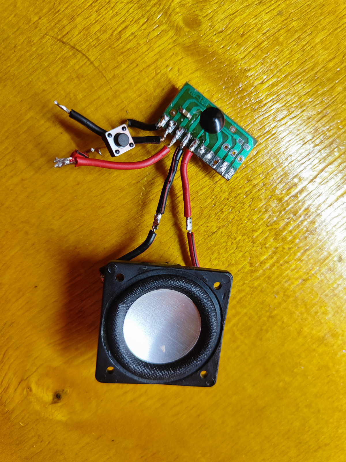 С удовольствием погружаюсь в Arduino проекты в свободное время. Интересно совместное изучение.
К сожалению не дает загрузить видео, поэтому элементарная музыкальная шкатулка)... | Сетка — социальная сеть от hh.ru