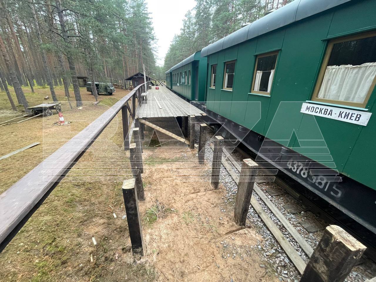 🆘 Пол декоративного вагона рухнул во время съёмок фильма «Василий Теркин» в Ленинградской области
По данным Базы, все произошло во время съёмок фильма в Лужском районе области | Сетка — социальная сеть от hh.ru