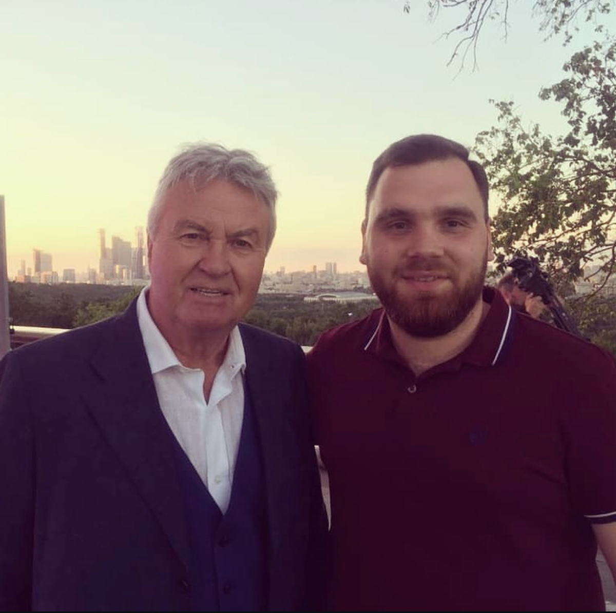 #постзнакомство
#ищупроекты
Всем привет! Меня зовут Денис.
Я - действующий сотрудник ТВ. Занимаюсь производством аналитических программ, ток-шоу, док.фильмов, худ | Сетка — социальная сеть от hh.ru