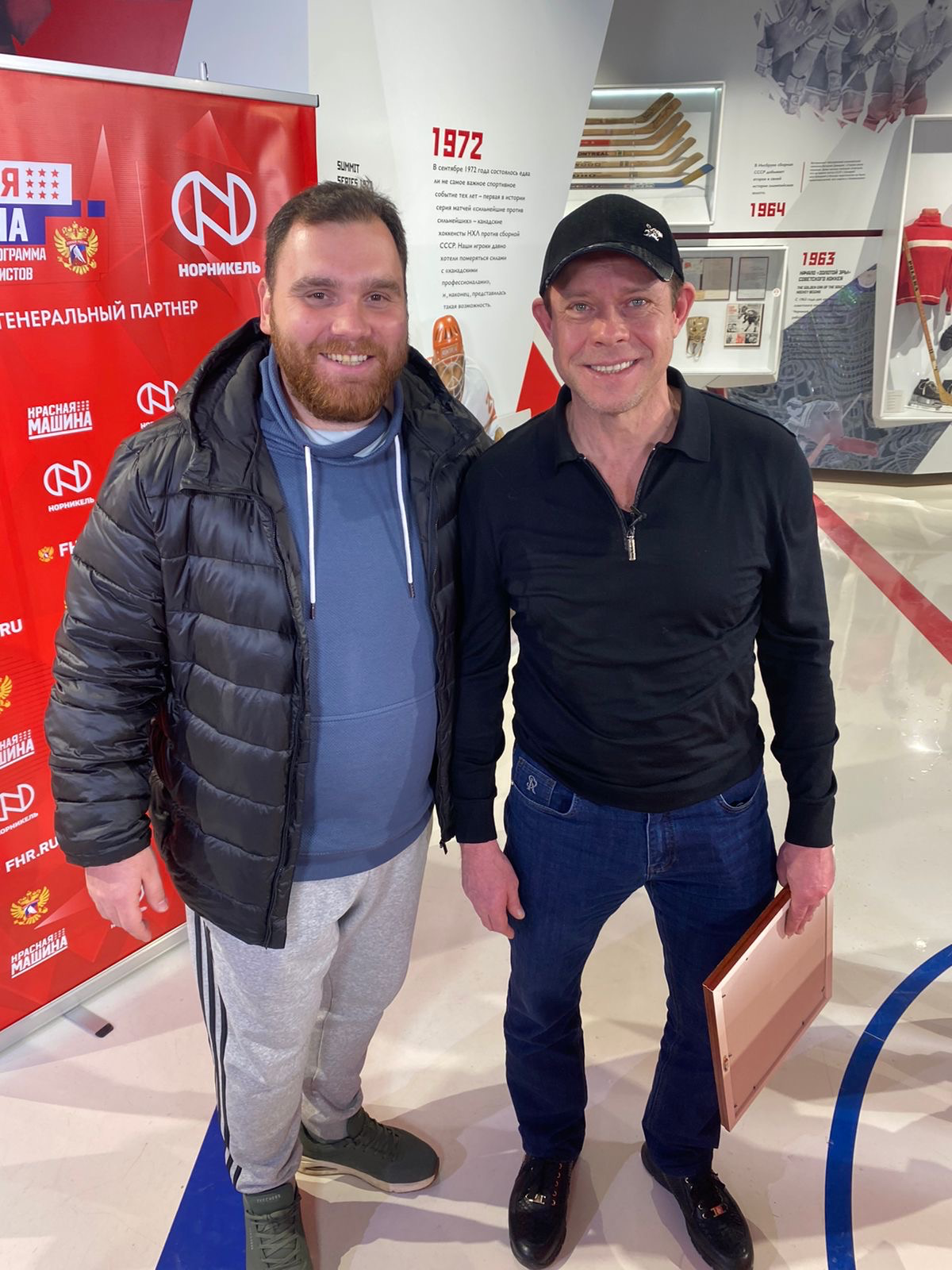 #постзнакомство
#ищупроекты
Всем привет! Меня зовут Денис.
Я - действующий сотрудник ТВ. Занимаюсь производством аналитических программ, ток-шоу, док.фильмов, худ | Сетка — социальная сеть от hh.ru