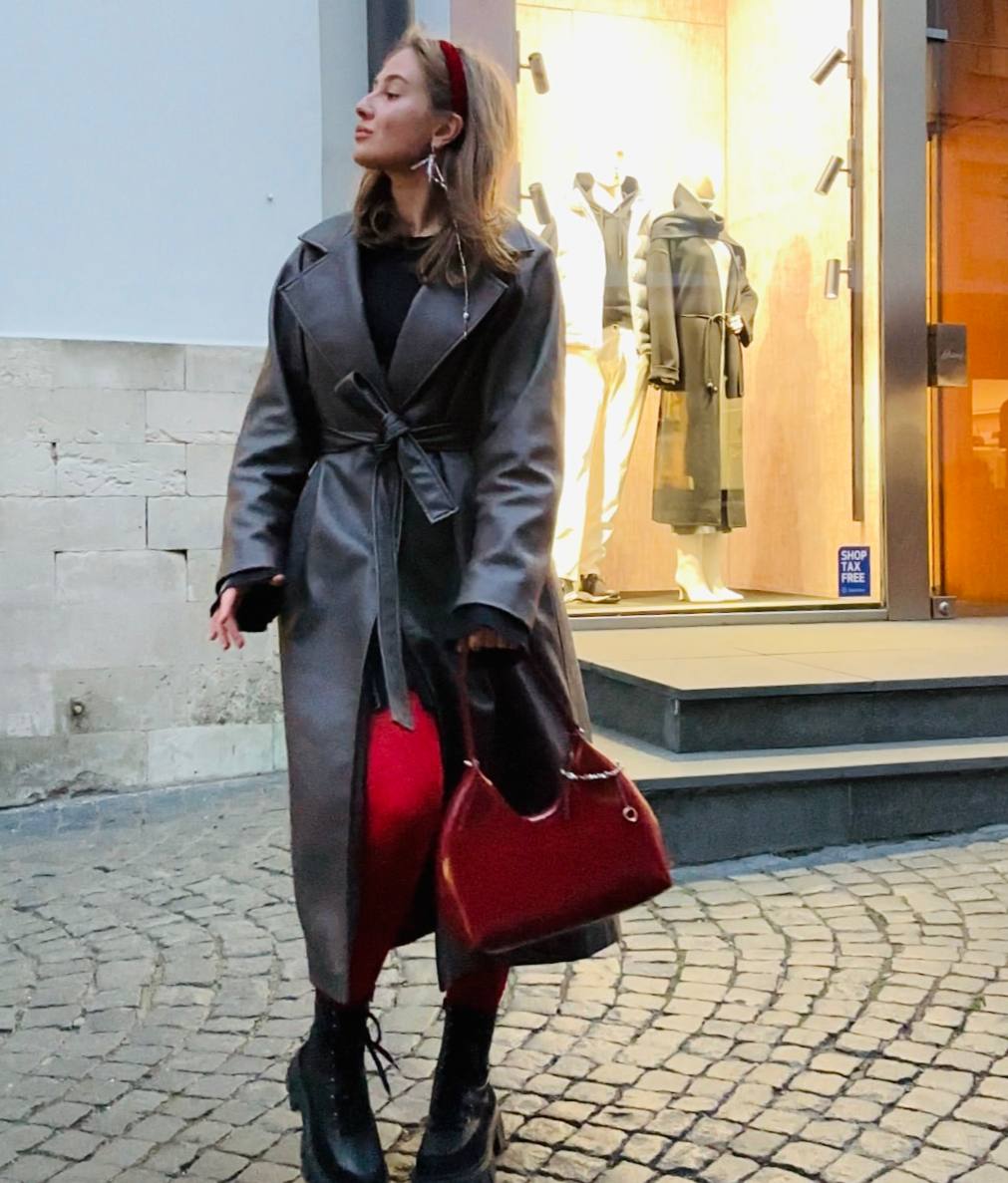 А хочется в глушь…
До четверга я в msc - по рабочим вопросам. 
Ухожу глубже в вопрос операционки бренда верхней одежды, перенимаю на себя задачи и в целом вникаю в проект | Сетка — социальная сеть от hh.ru