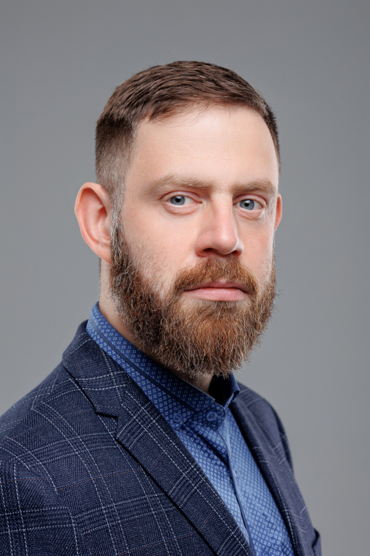 Приветствую вас!
Меня зовут Илья Круглянский, и я занимаюсь репортажной и контентной фотосъёмкой с 2008 года | Сетка — социальная сеть от hh.ru