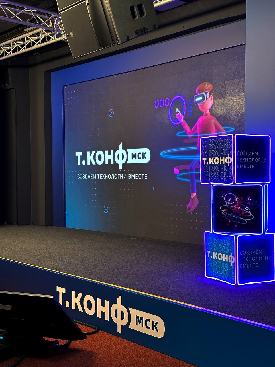 Крупнейшая, внутренняя, конференция Сбера в ИТ-части 🔥
Сегодня около 500 очных участников и тысячи человек в онлайн собрались на одной площадке, чтобы узнать о технологиях, которые мы создаем вместе | Сетка — социальная сеть от hh.ru
