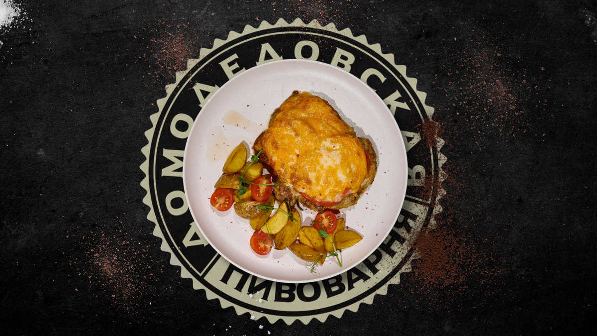 Фон который предоставил заказчик мне не очень зашел, поэтому я отрисовал новый фон, добавил специй, логотип и вуаля ✅
#фотографмосква #food #фудфотограф #фотографспб | Сетка — социальная сеть от hh.ru