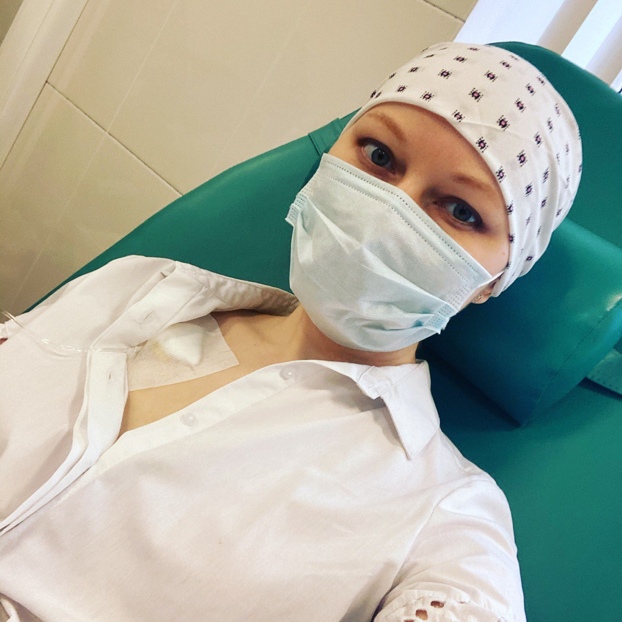 Помимо того, что я журналист и, надеюсь, приятный во всех отношениях человек, я еще и онкоамбассадор.
Это я сама себе такое определение придумала | Сетка — социальная сеть от hh.ru