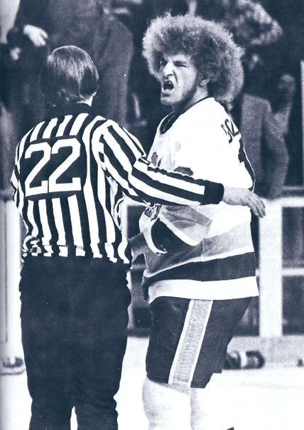 👊 1245 штрафных минут за 206 игр за карьеру
Знакомьтесь, Билл "Голди" Голдторп. В НХЛ не играл, ограничившись выступлением в WHA и низших лигах | Сетка — социальная сеть от hh.ru