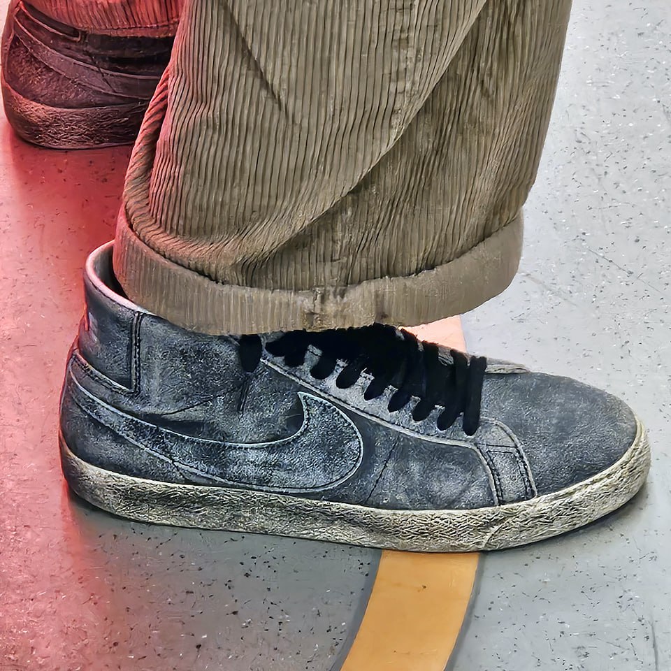 Тот самый ⭐️ИССКУСТВЕННО СОСТАРЕНЫЙ⭐️ стиль
И это — Nike Zoom Blazer Mid Premium SB 'Faded Black'
И о погоде 🌧
Сегодня в Москве небольшой дождь
Утром +5 🌧
Днём +7 🌧
Вечером +7 ☁️
#обувь #октябрь #2024... | Сетка — социальная сеть от hh.ru