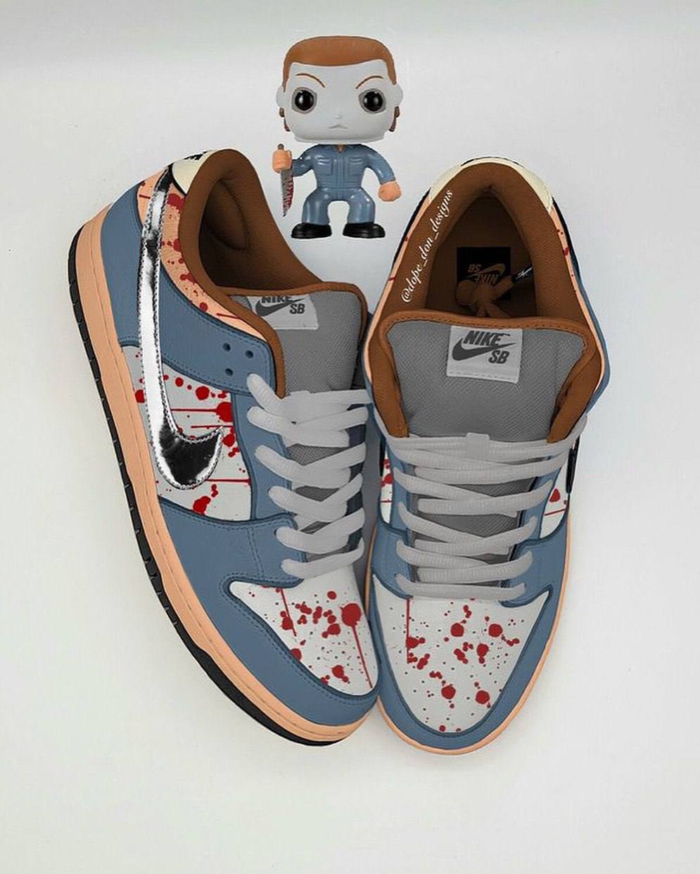 Какой классный кастомный дизайн Nike SB Dunks. Дизайнер Dop Done сделал кастомную подборку к Хэллоуину. Он вдохновлялся Чаки, Фредди Крюгером, Криком, Пилой и другими персонажами фильмов ужасов | Сетка — социальная сеть от hh.ru