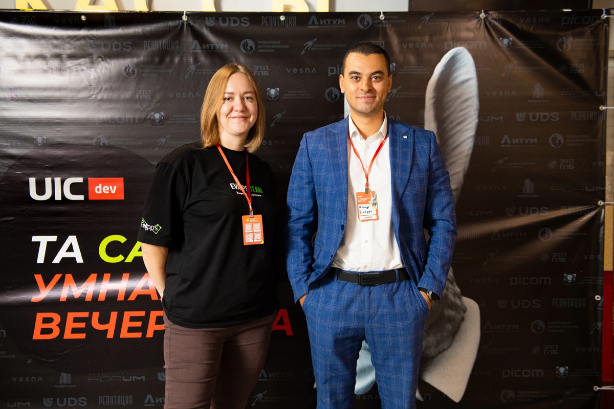 Конференция UIC Dev пролетела на одном дыхании! Спешим поделиться с вами самыми интересными моментами и фотографиями! 😍
Напомним, что в Ижевск отправились сразу два наших спикера | Сетка — социальная сеть от hh.ru