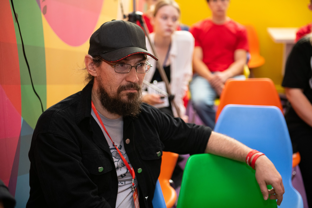 Конференция UIC Dev пролетела на одном дыхании! Спешим поделиться с вами самыми интересными моментами и фотографиями! 😍
Напомним, что в Ижевск отправились сразу два наших спикера | Сетка — социальная сеть от hh.ru