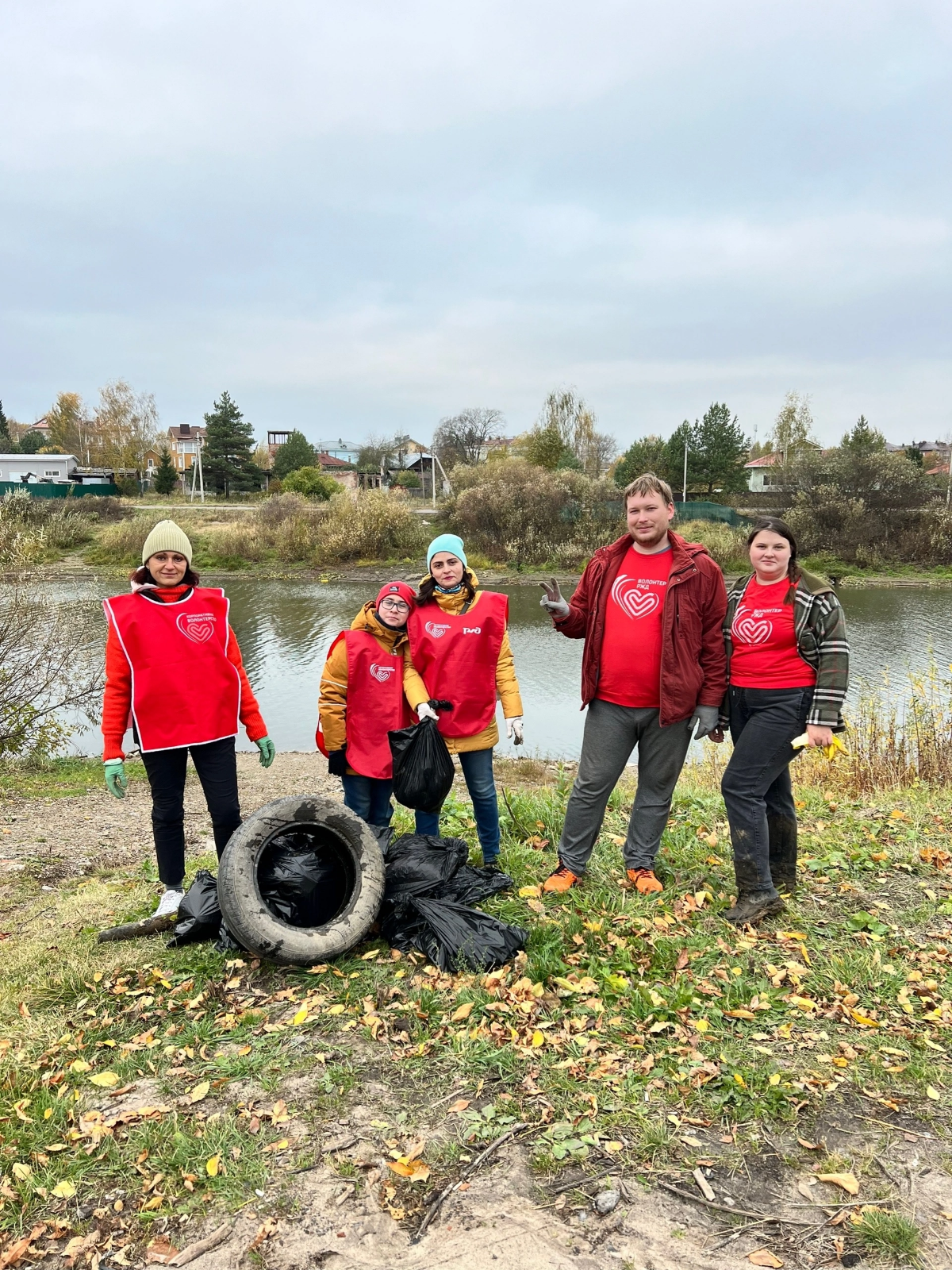 Убирали мы  немного нашу Вологду реку.
#волонтер #ржд #вологда #сжд | Сетка — социальная сеть от hh.ru