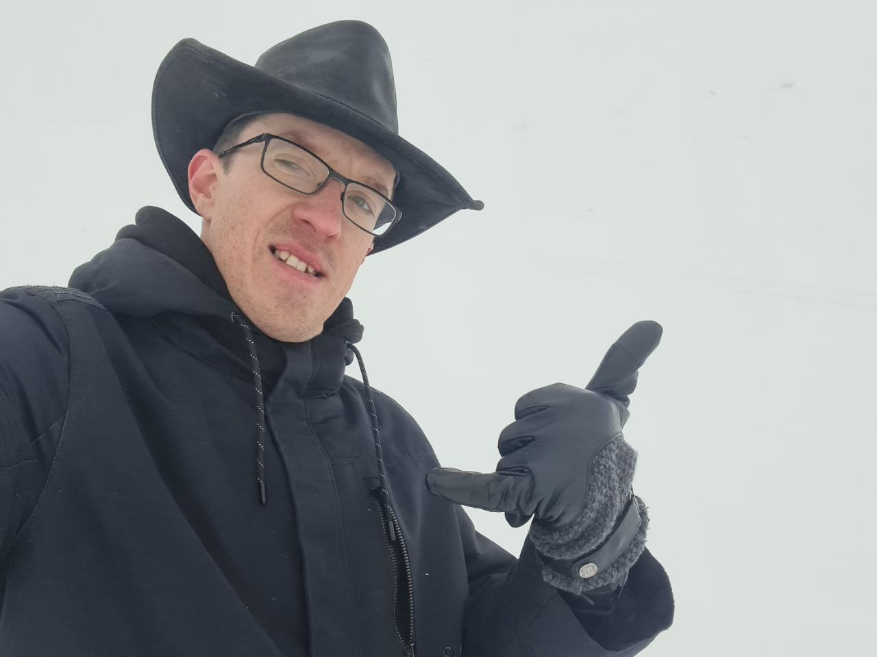 Гулять в горах хорошо
Но ничего не видно | Сетка — социальная сеть от hh.ru