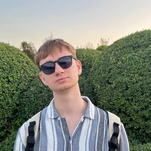 Максим Сафонов