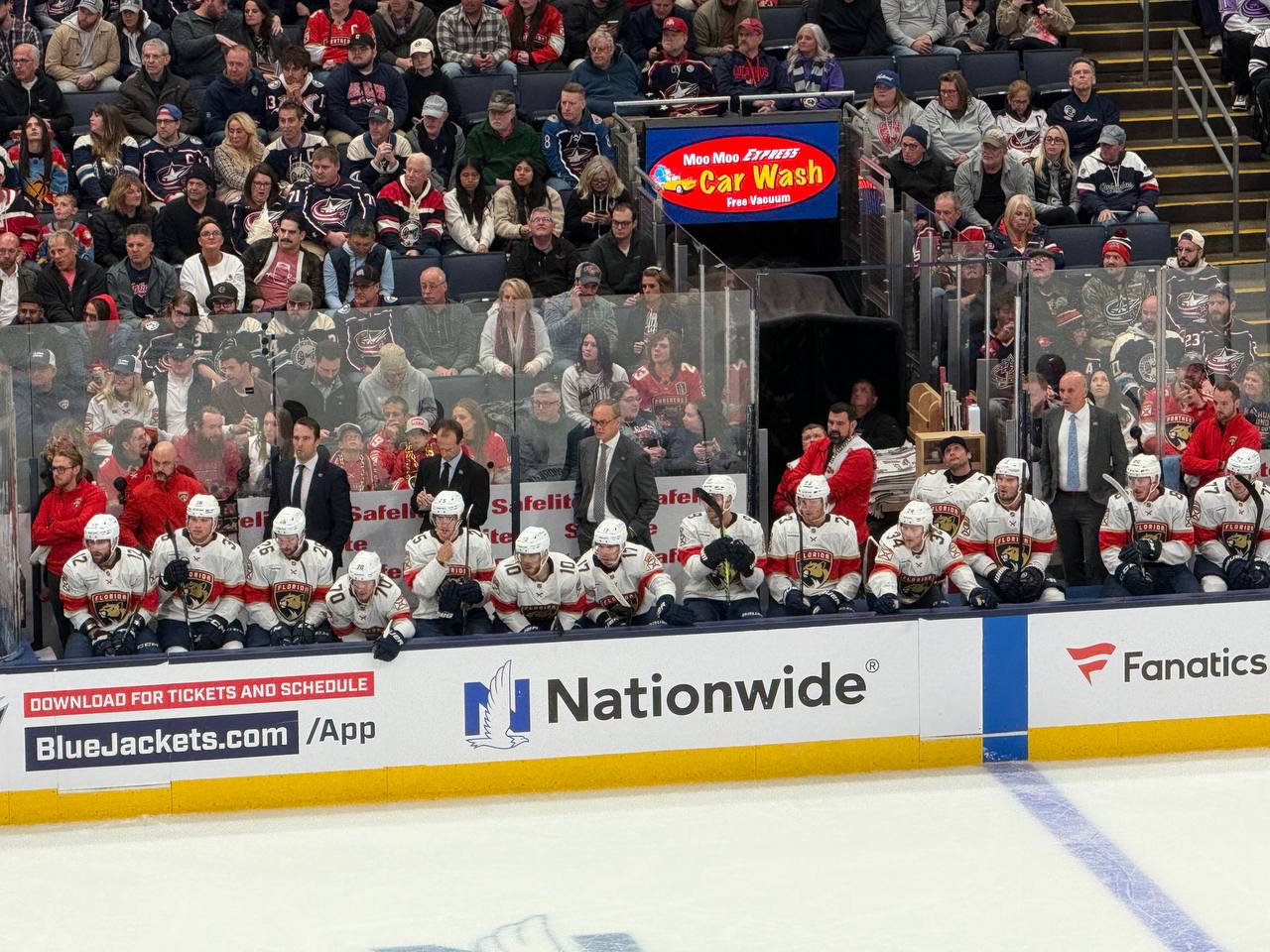 🔫 Наша подписчица Евгения, живущая в Коламбусе, поделилась фотками с домашнего матча-открытия сезона «Блю Джекетс».
Скажем спасибо Евгении своими реакциями на этот пост!
Ещё пара фоток в комментах | Сетка — социальная сеть от hh.ru