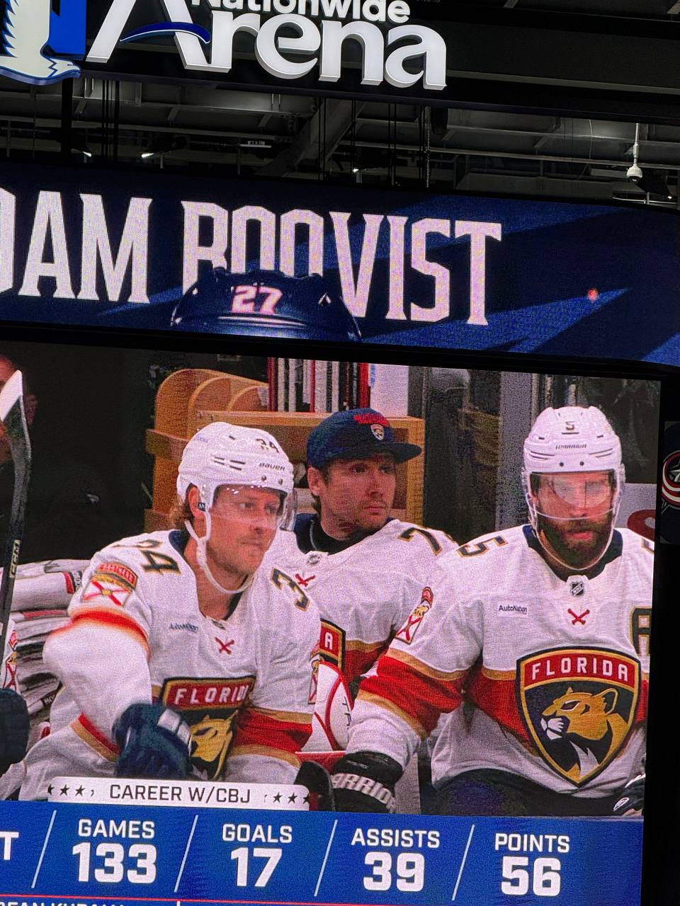 🔫 Наша подписчица Евгения, живущая в Коламбусе, поделилась фотками с домашнего матча-открытия сезона «Блю Джекетс».
Скажем спасибо Евгении своими реакциями на этот пост!
Ещё пара фоток в комментах | Сетка — социальная сеть от hh.ru