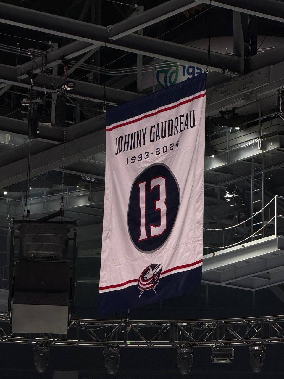 🔫 Наша подписчица Евгения, живущая в Коламбусе, поделилась фотками с домашнего матча-открытия сезона «Блю Джекетс».
Скажем спасибо Евгении своими реакциями на этот пост!
Ещё пара фоток в комментах | Сетка — социальная сеть от hh.ru