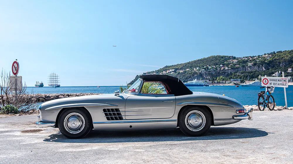 #фифобзор
В Агентах Чарли очень много разных видов транспорта — мотоциклы, автомобили, грузовики. Героиня Дрю Берримор, например, ездит на красивущем "Камаро" 1969 года выпуска | Сетка — социальная сеть от hh.ru