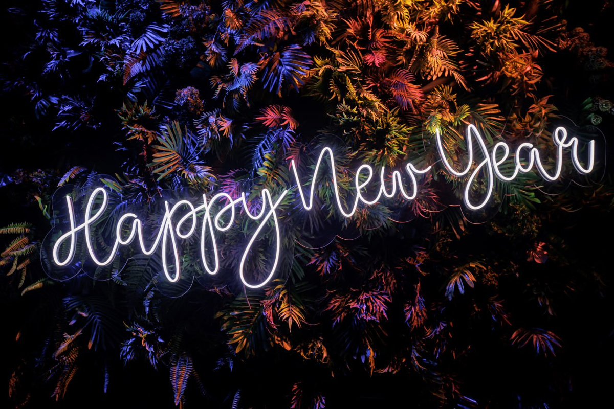 Впереди новогодние корпоративы! Это уникальная возможность для вашей компании весело провести время, укрепить командный дух и создать незабываемые воспоминания | Сетка — социальная сеть от hh.ru