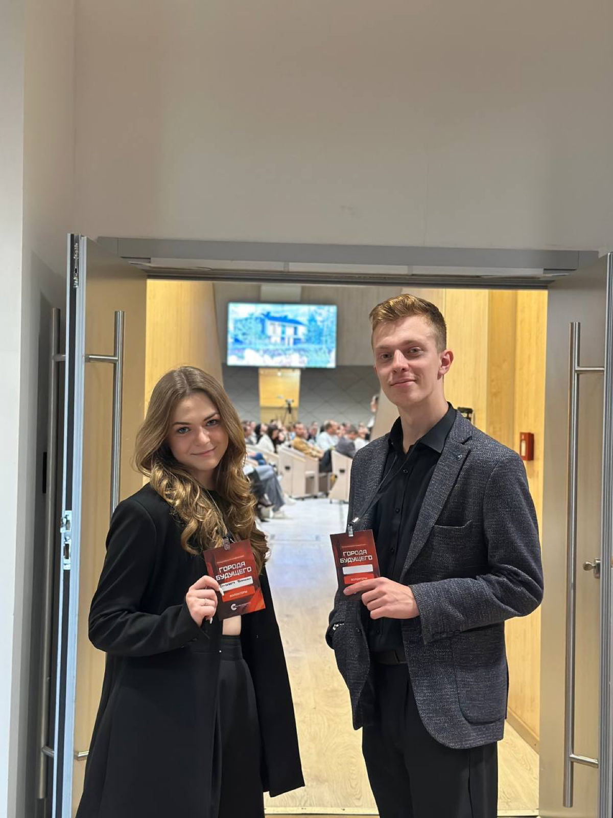 Как получить максимум пользы и возможностей, работая даже волонтёром?
Мой принципиальный вопрос людям, с которыми я участвую в проектах: "Что ты хочешь получить от данной работы?"
К примеру: познакоми... | Сетка — социальная сеть от hh.ru