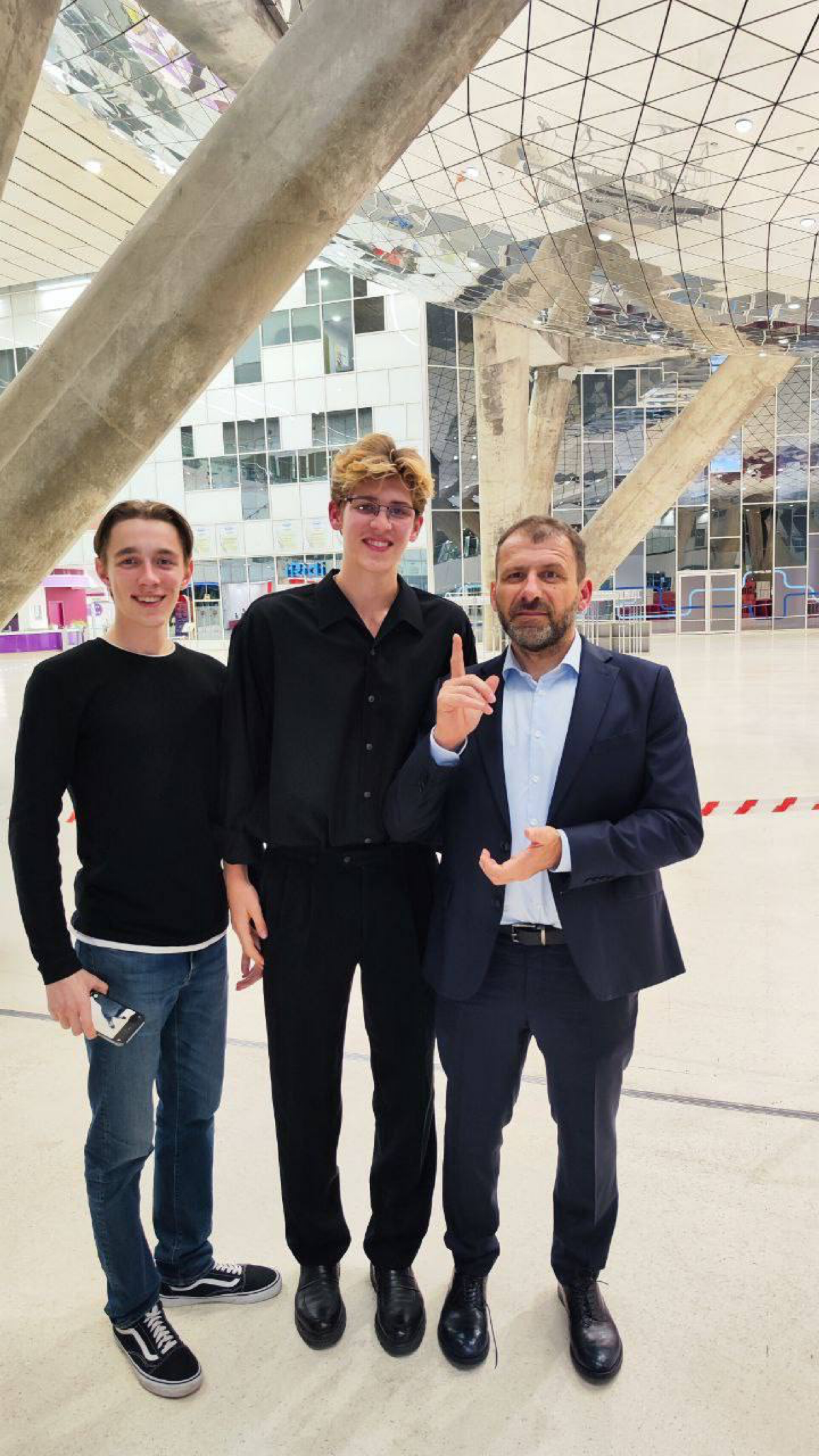 Как получить максимум пользы и возможностей, работая даже волонтёром?
Мой принципиальный вопрос людям, с которыми я участвую в проектах: "Что ты хочешь получить от данной работы?"
К примеру: познакоми... | Сетка — социальная сеть от hh.ru