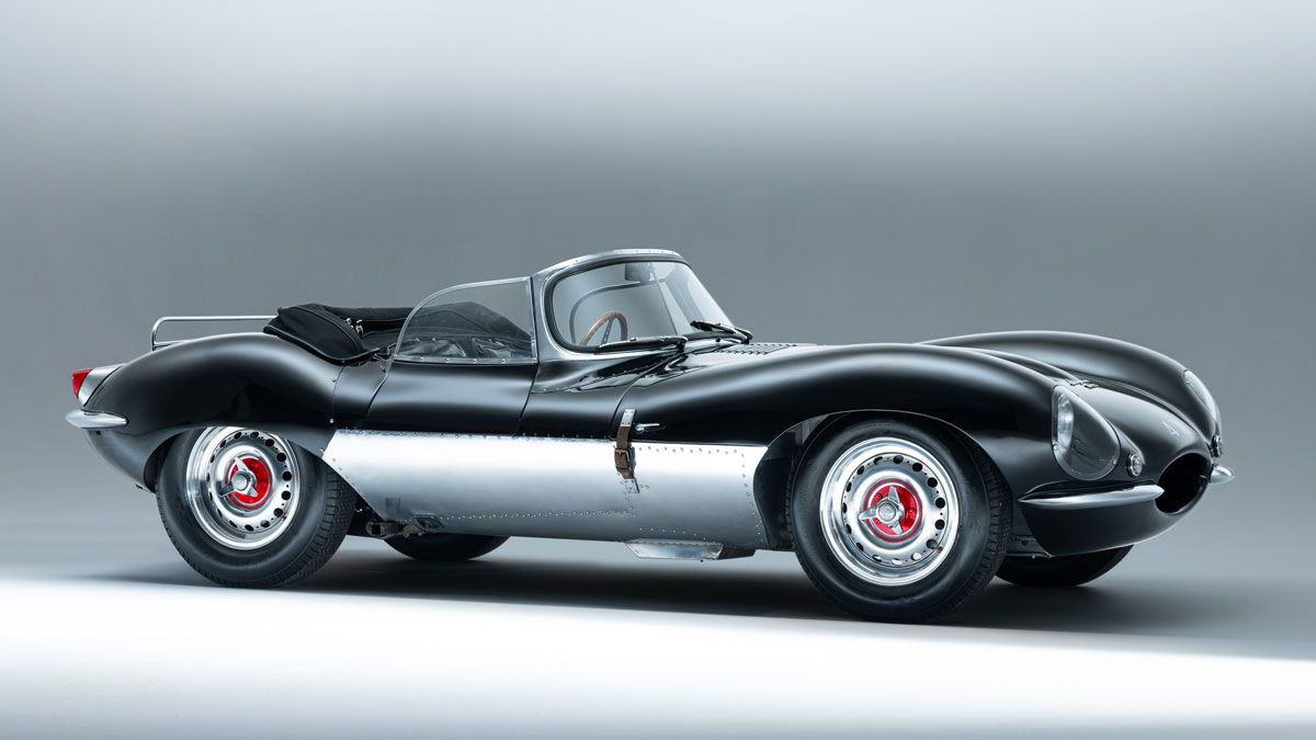 Совсем скоро на аукционе RM Sotheby's развернется нешуточная борьба за редчайший лот - Jaguar XKSS 1957 года. Этот Jaguar - один из 16 автомобилей, которые были переделаны из гоночных Jaguar D-Type | Сетка — социальная сеть от hh.ru