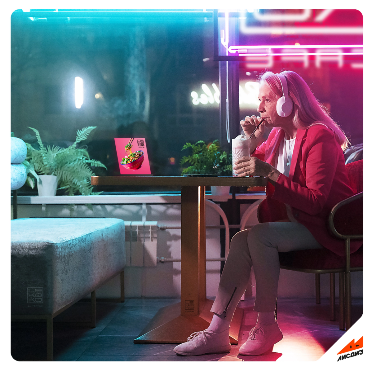 Разработали знак для корейского кафе "LE-KO-KO" 🍡  
⭐ для консультации или заказа - пишите нам в сообщения группы  
✨ Разберём текущий дизайн вашей компании и дизайн задачи | Сетка — социальная сеть от hh.ru