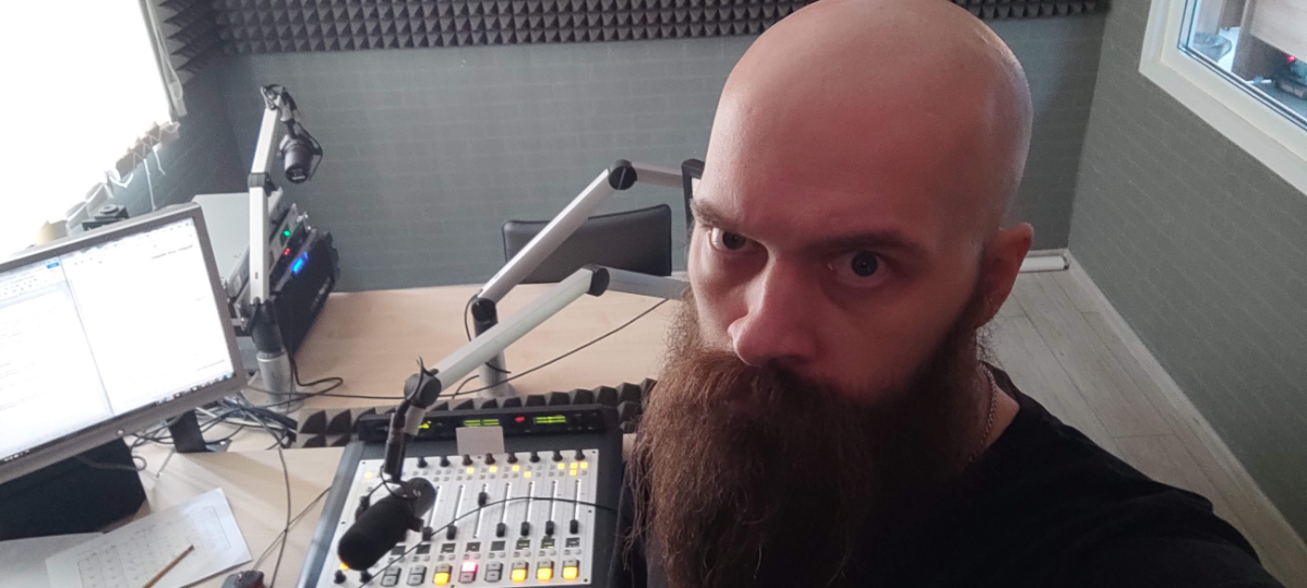 Не щедр на посты я, но продолжу
Свои потуги профессиональные являть.
Услышав голос мой, все говорят: "О, Боже"!
Послушав спикеров, я говорю: "Да б.. | Сетка — социальная сеть от hh.ru