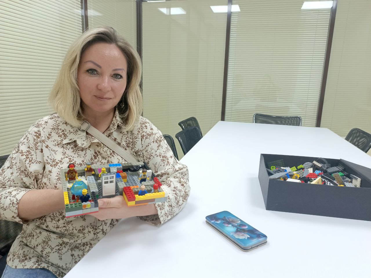 🎉Вчера провела консультацию по методу Lego Serious Play.  
🗯️Это проективный метод, помогает включить творческое мышление и обойти рамки разума | Сетка — социальная сеть от hh.ru