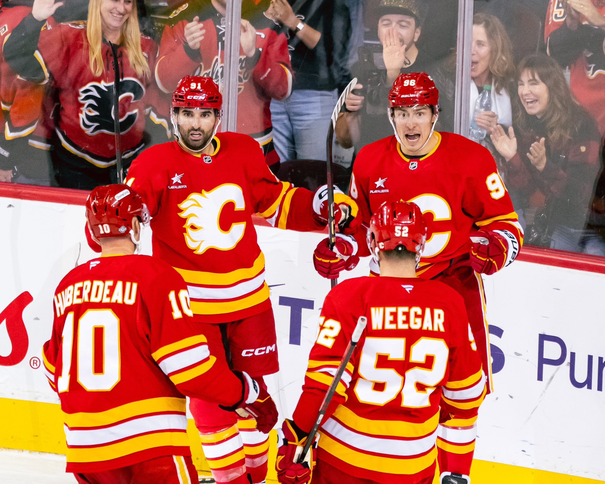 🕯 Минутка бесполезной информации
На настоящий момент четыре команды не проиграли в этом сезоне ни одной игры.
Это ⭐️ (4-0-0), ✈️ (3-0-0), ⚡️ (2-0-0) и 🔥 (4-0-0) | Сетка — социальная сеть от hh.ru