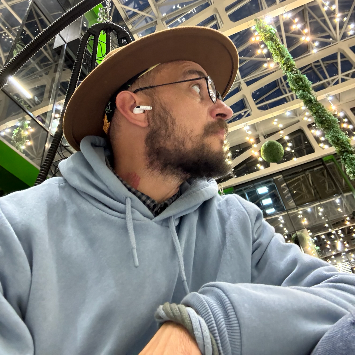 Кто занимается в Москве или в Минске, крупным пошивом Одежды? Желательно батники, худи … #худи #одежда #пошив | Сетка — социальная сеть от hh.ru