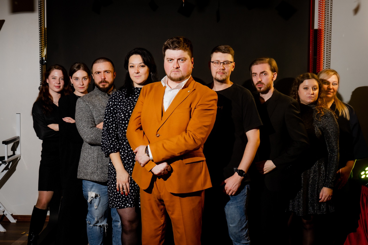 🎭Что такое Event-Театр?
Это команда!
Мы в корне изменили привычный подход к организации событий, объединив event и театр в наших постановках | Сетка — социальная сеть от hh.ru