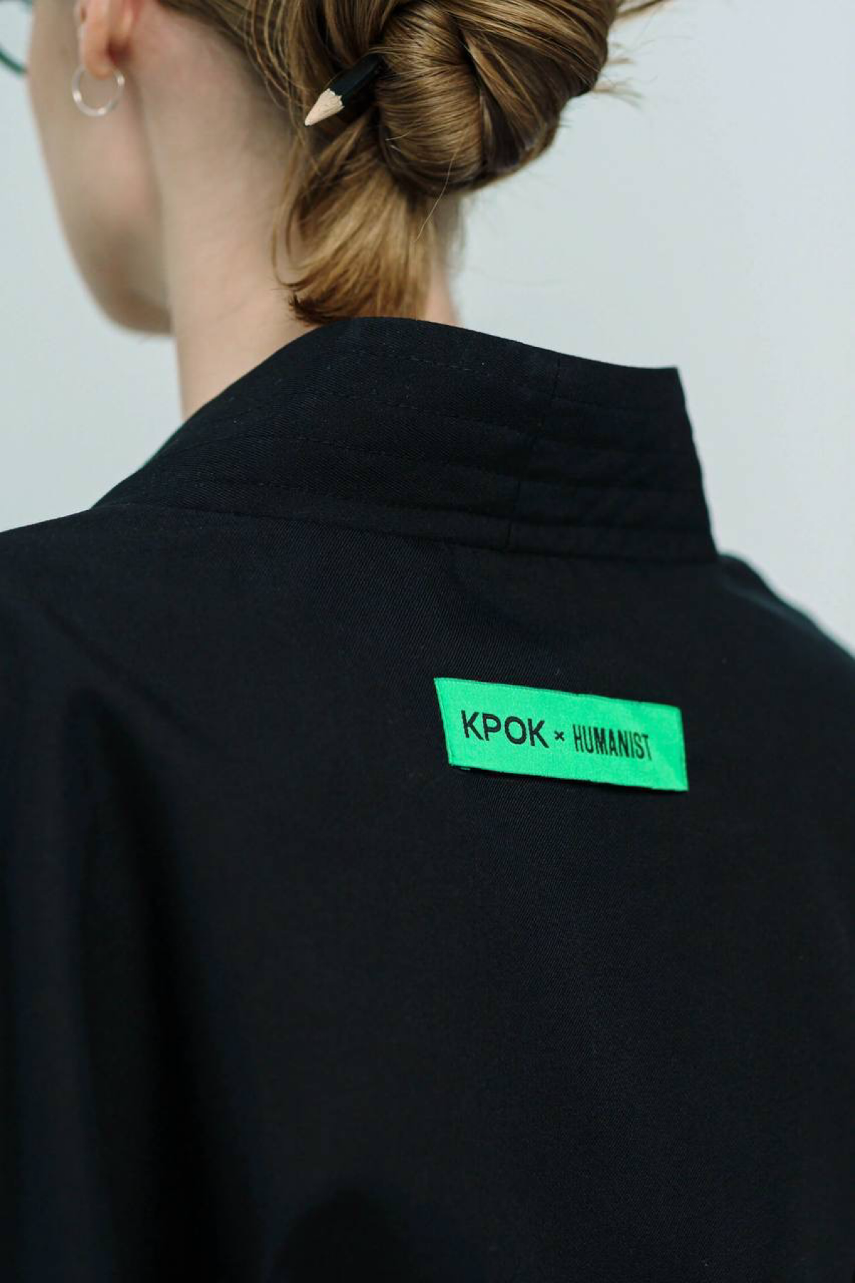 У Крок вышла коллаборация с брендом Humanist.
«В мире, где технологии тесно вплетены во все аспекты жизни, легко забыть о самом главном — дело в людях | Сетка — социальная сеть от hh.ru