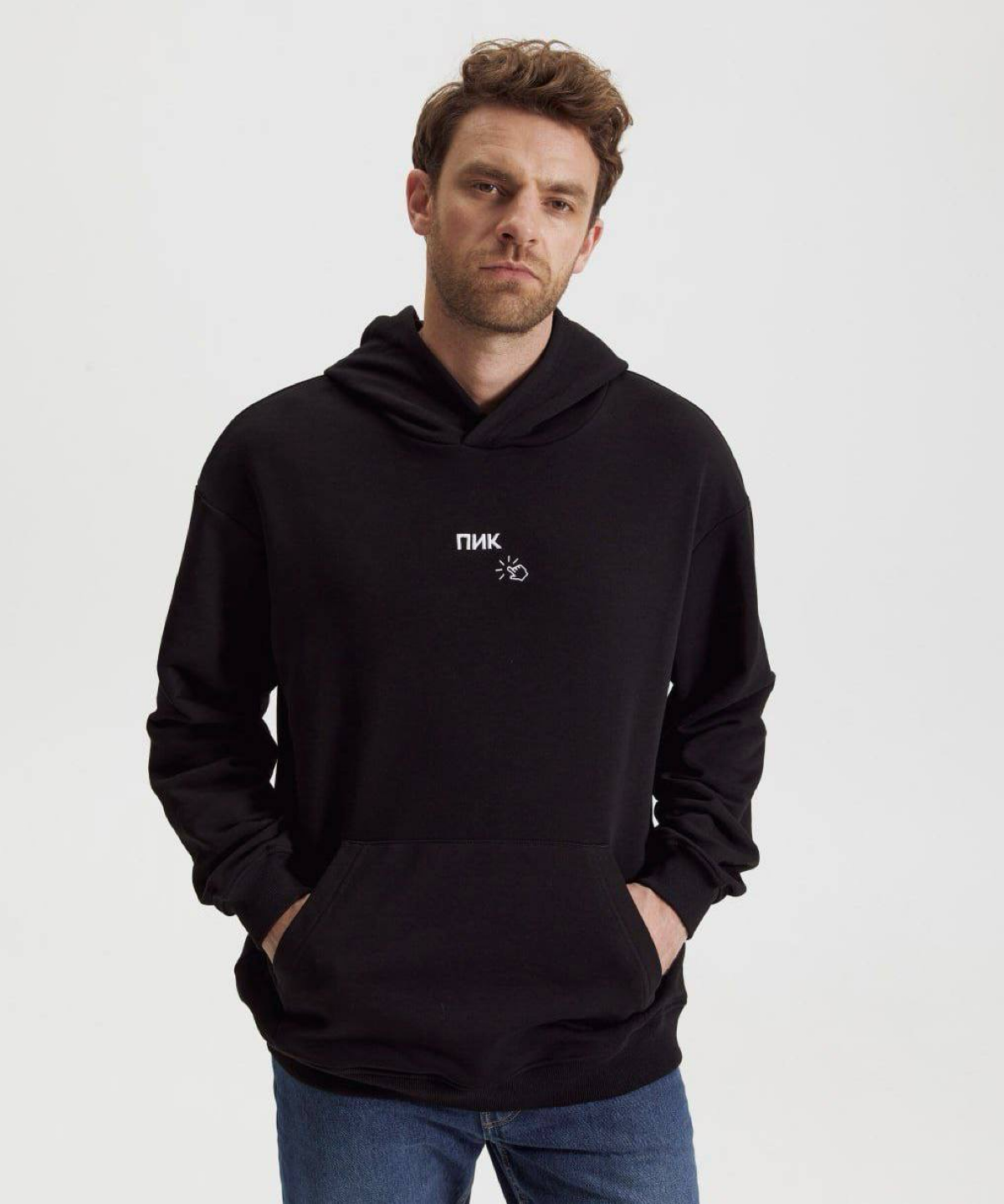 ПИК внезапно дропнул мерч.
Это первая коллекция компании и я могу сказать, что выглядит она очень достойно — разработать и реализовать всё это помогло агентство СберМаркетинг | Сетка — социальная сеть от hh.ru