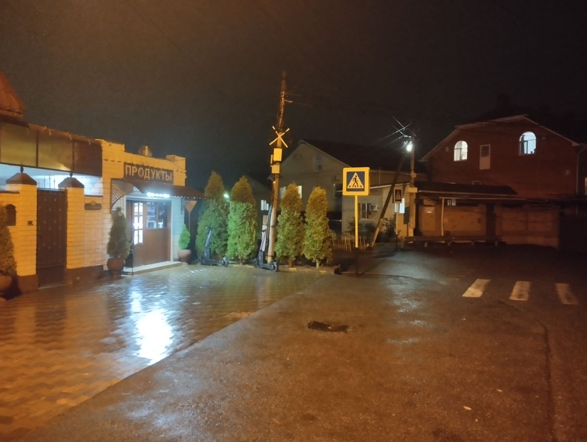 🚶‍♂️Прогулки в одиночку, как способ отвлечься и найти новые идеи   
   
Я не привык грустить — всегда держусь на позитиве. Но хочу быть искренним везде, поэтому делюсь личным и на публику | Сетка — социальная сеть от hh.ru