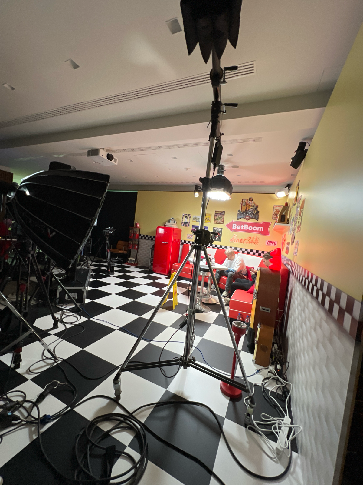 Первый день BB DACHA BELGRADE 
трансляция JustNS | Сетка — социальная сеть от hh.ru