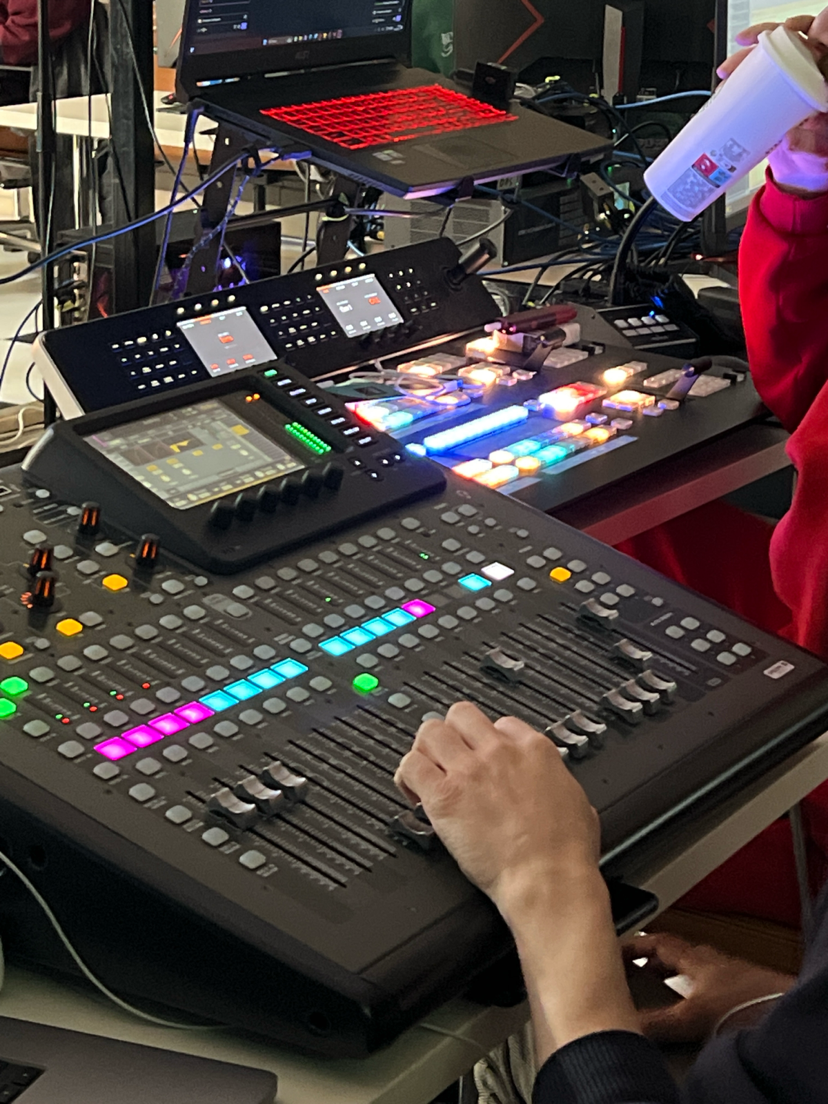 Первый день BB DACHA BELGRADE 
трансляция JustNS | Сетка — социальная сеть от hh.ru