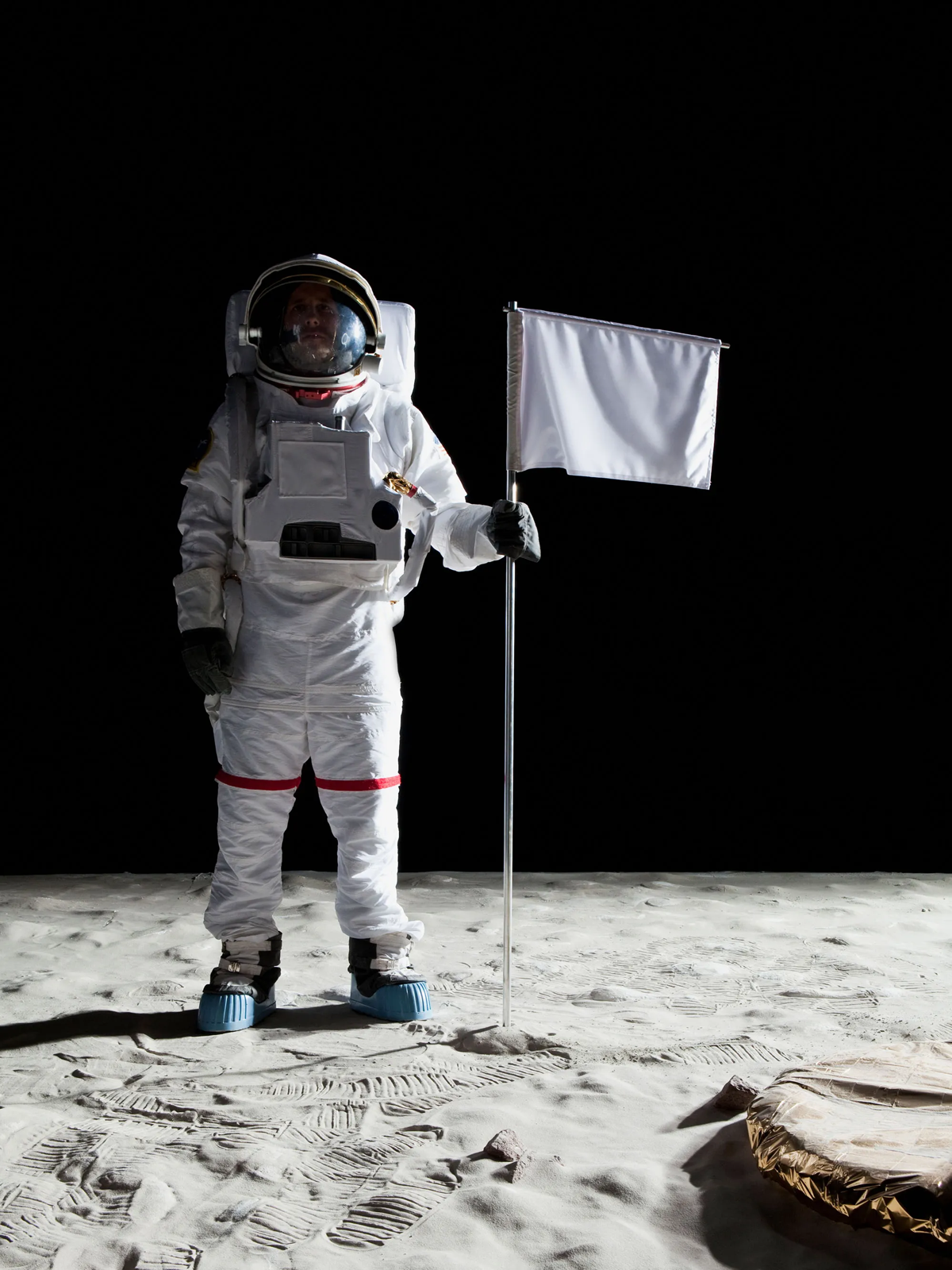 NASA и Prada представили скафандр для космических миссий | Сетка — социальная сеть от hh.ru