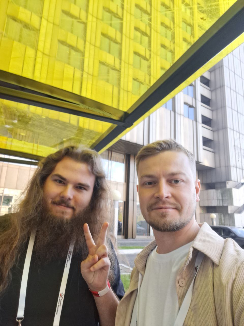 👋 Всем привет с Сурового!
Уже успели встретиться и пообщаться с друзьями, партнёрами и клиентами 🔥
Подходите, знакомиться 🙃 | Сетка — социальная сеть от hh.ru