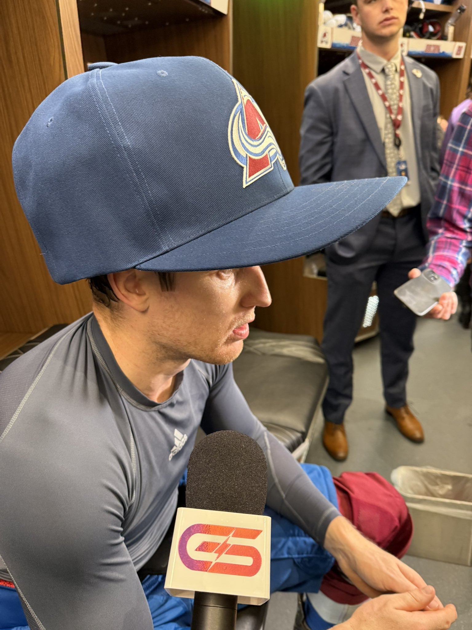 Где заказать такую бейсболку?
#нхл #nhl
⤵️ Чат | Сетка — социальная сеть от hh.ru