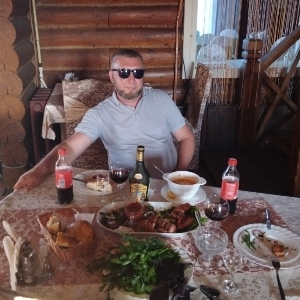 Александр Николаев