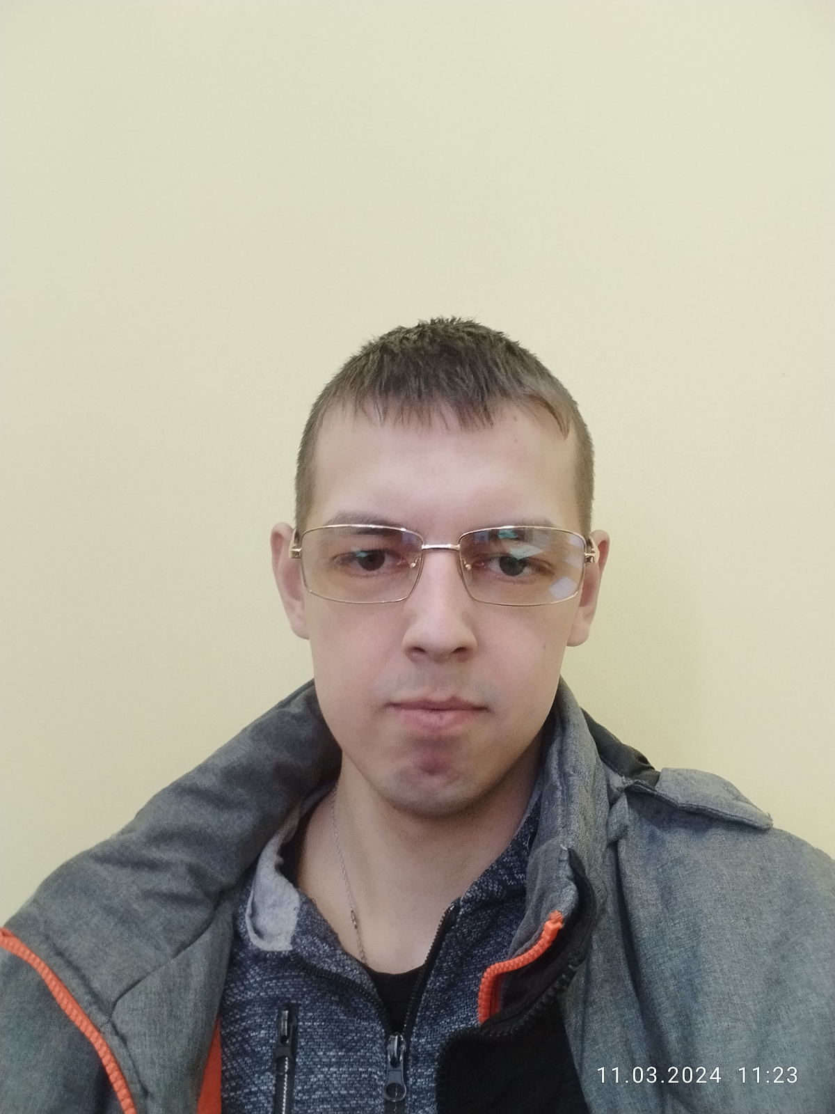 Приветствую, меня зовут Николай.
Только начинаю свой путь в it.
два года проработал системным адменистратором в медицинском учреждении | Сетка — социальная сеть от hh.ru
